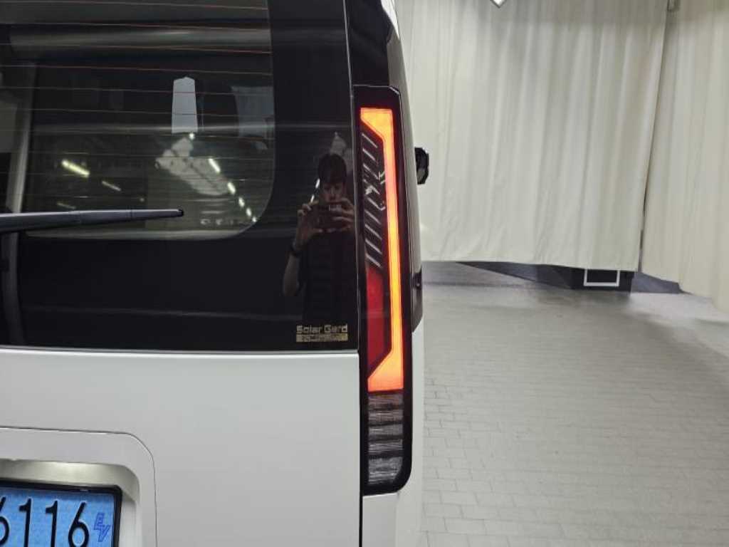 KIA PV5 - Vista 8
