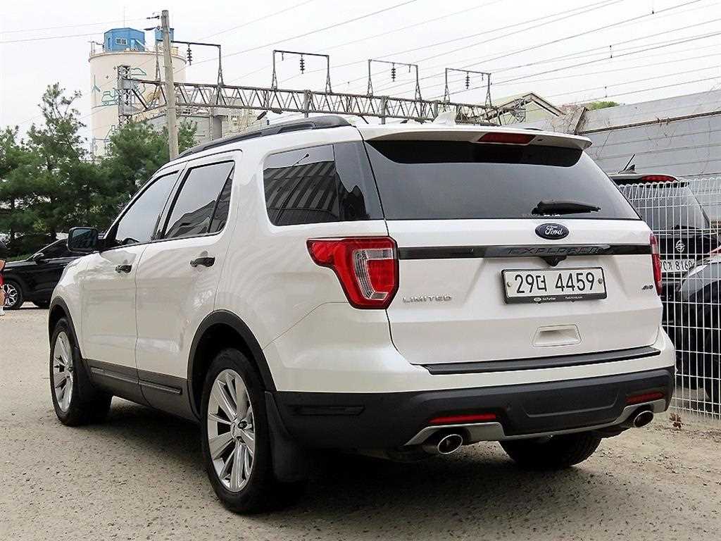 Ford Explorer - Vista 3