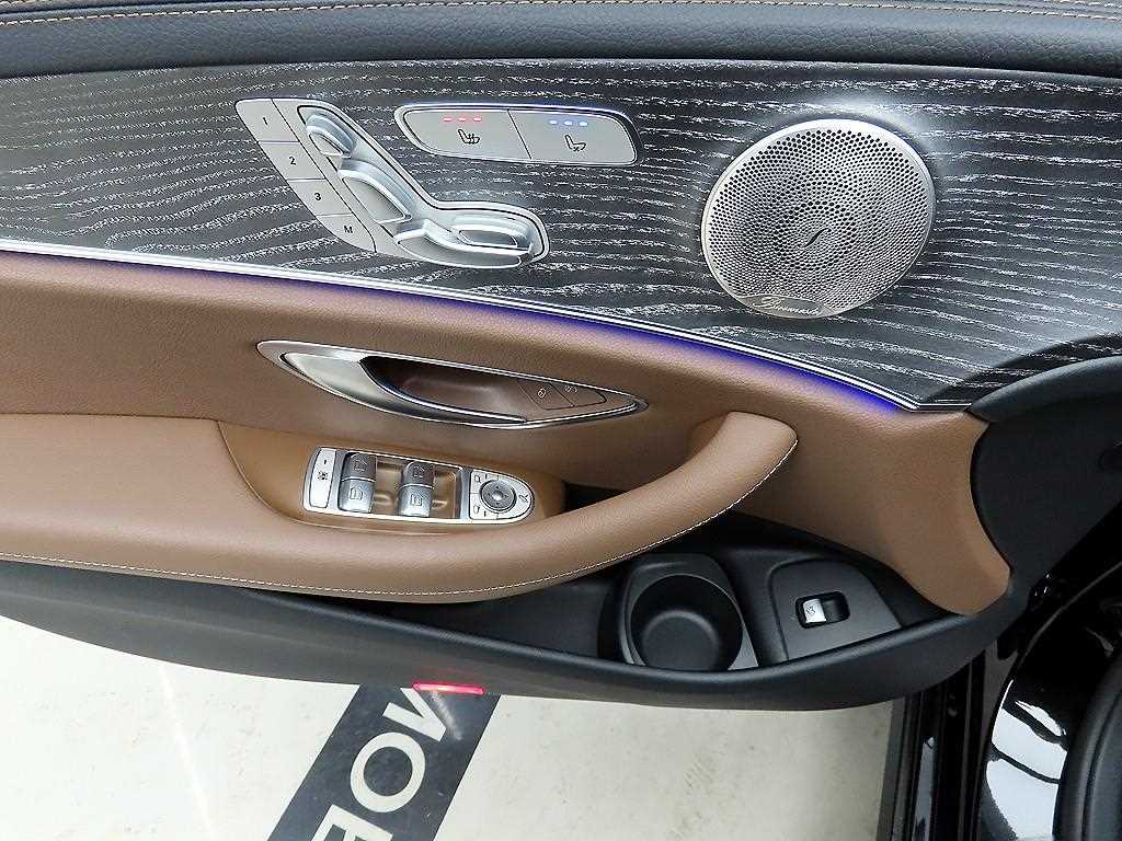 Mercedes Benz E class - Vista 11