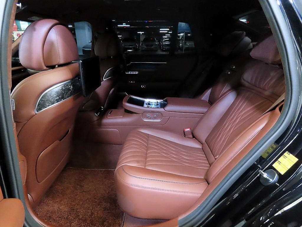 Genesis G90 - Vista 7