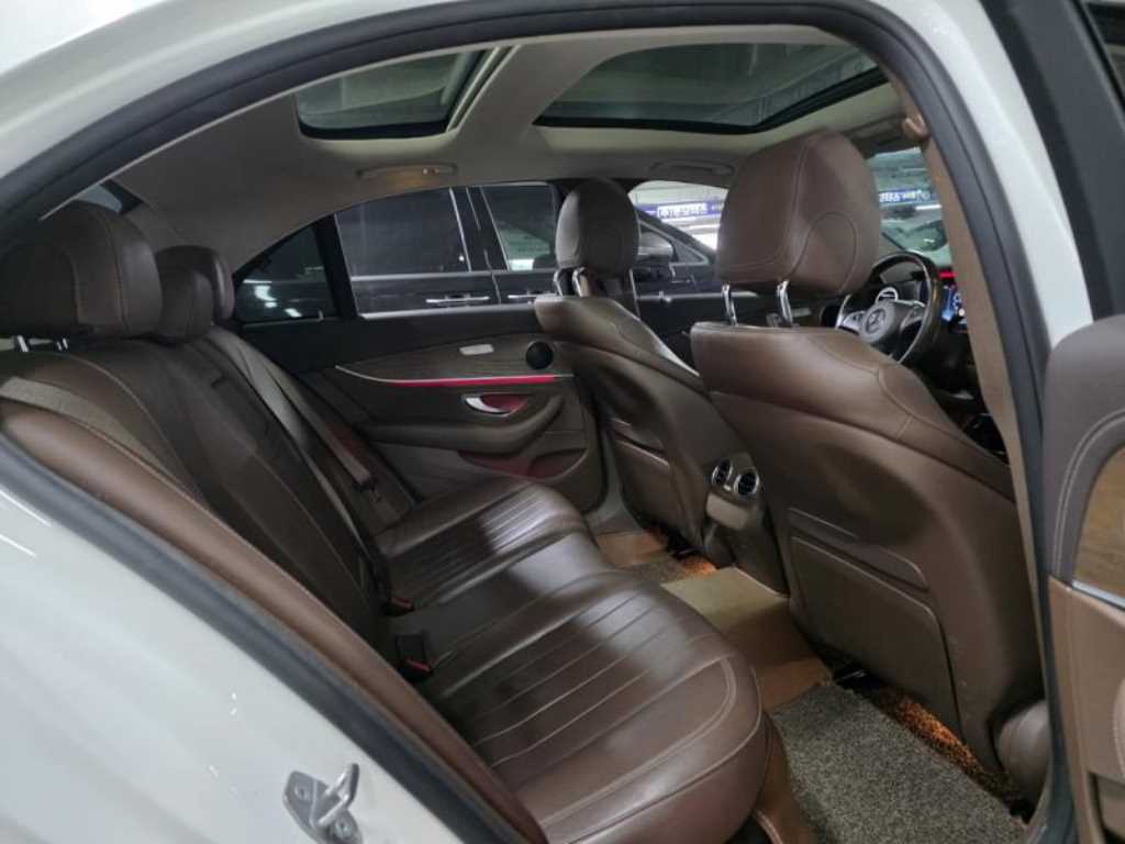 Mercedes Benz E class - Vista 9