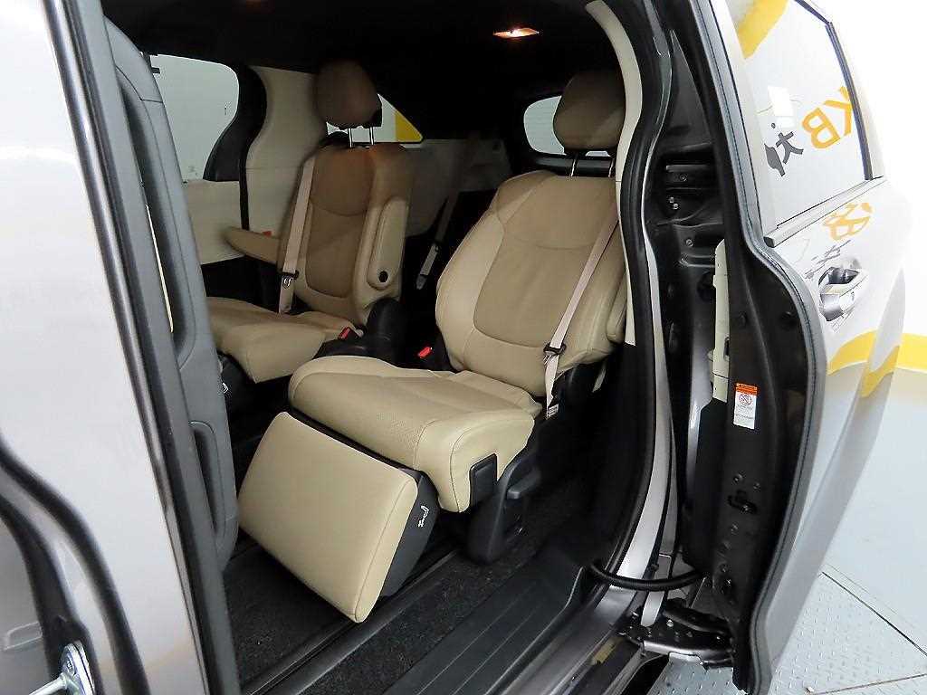 Toyota Siena - Vista 6