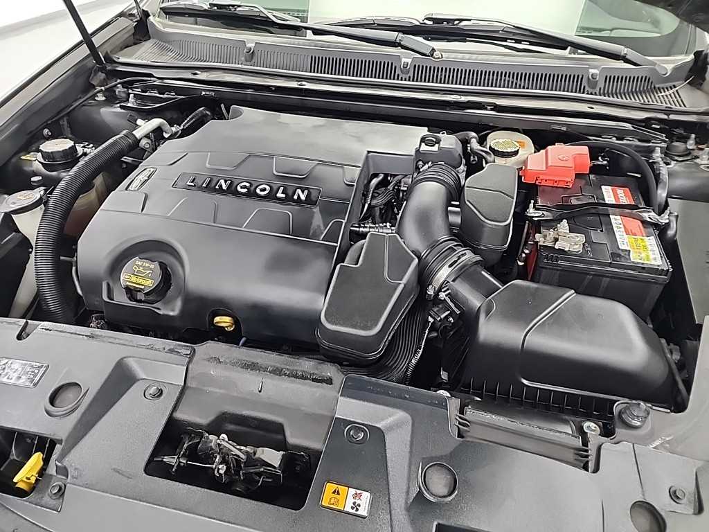Lincoln MKS - Vista 5