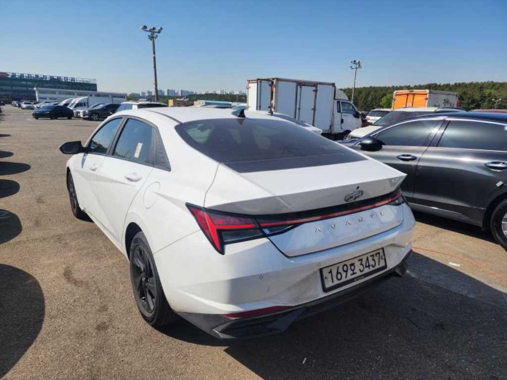 HYUNDAI Avante - Vista 5