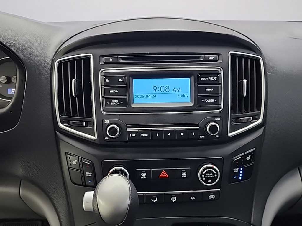 HYUNDAI Starex - Vista 10