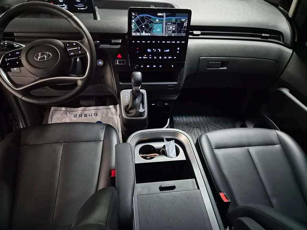 HYUNDAI Staria - Vista 10