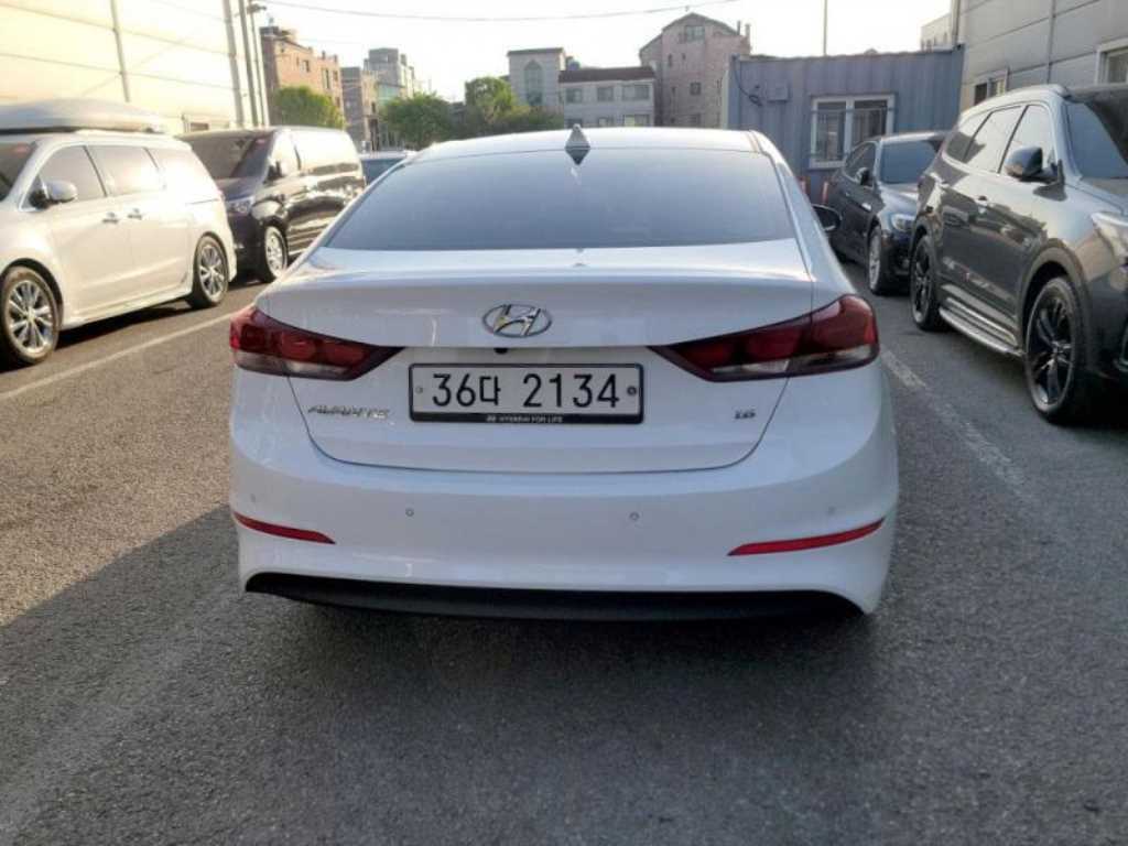 HYUNDAI Avante - Vista 4