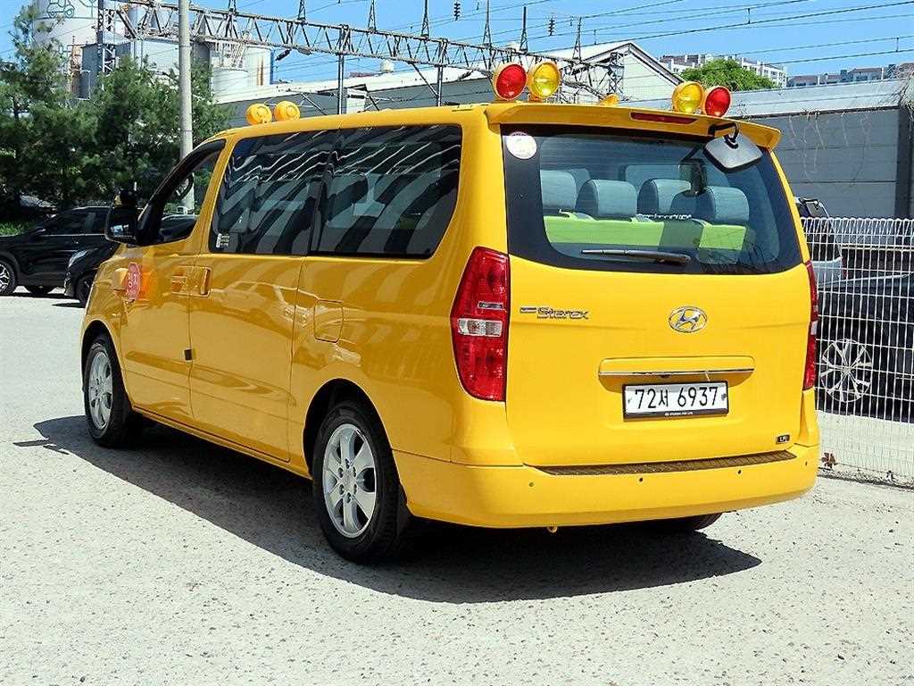 HYUNDAI Starex - Vista 3