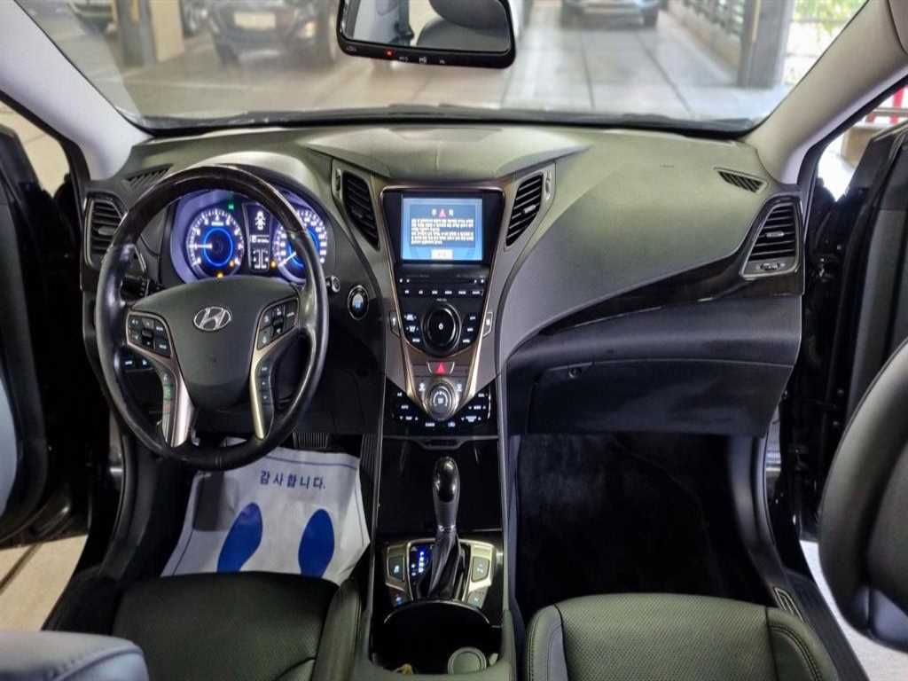 HYUNDAI Grandeur - Vista 11