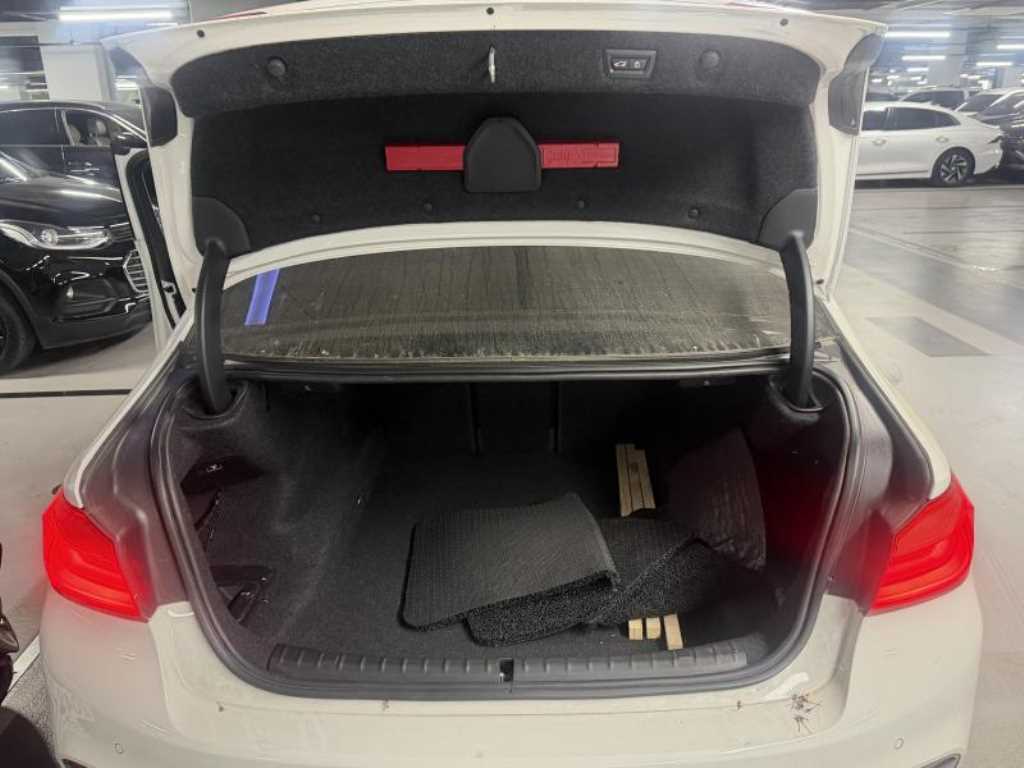 BMW 5 Series - Vista 5