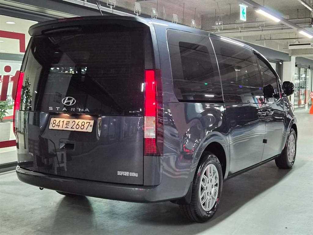 HYUNDAI Staria - Vista 4