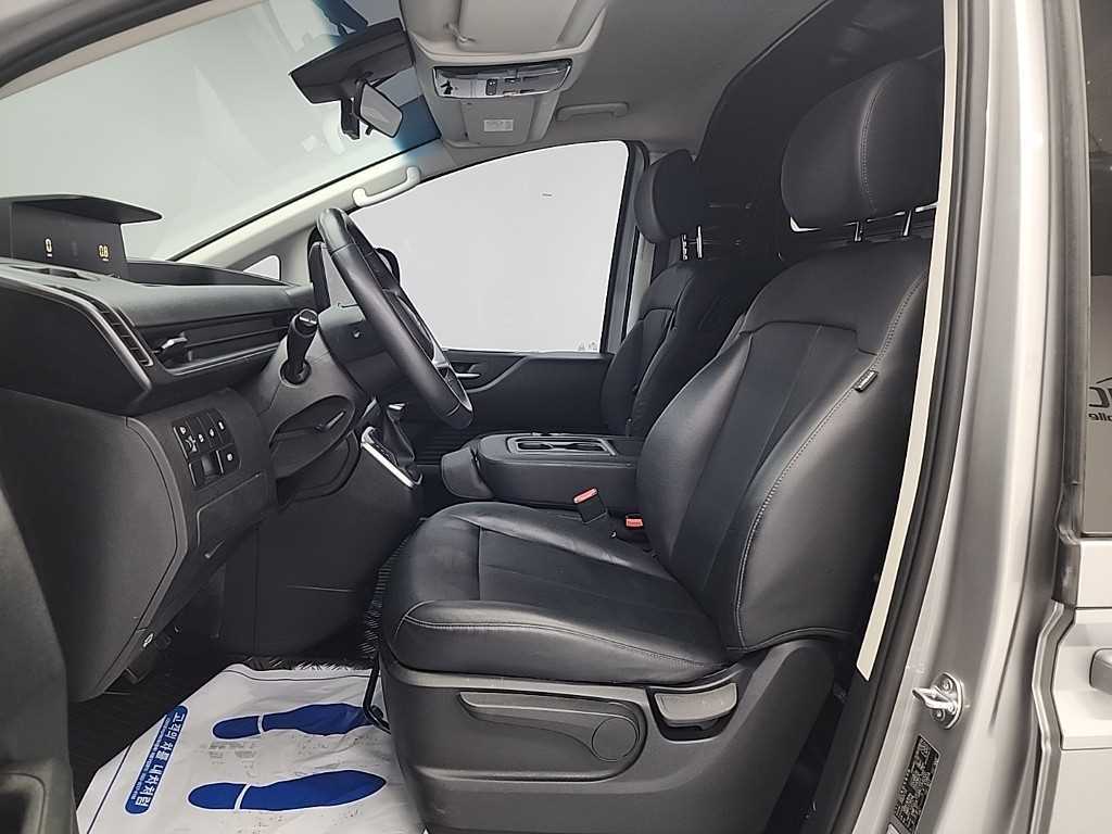 HYUNDAI Staria - Vista 11