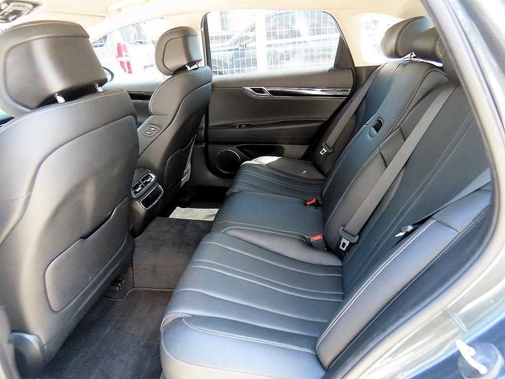 Genesis G80 - Vista 6