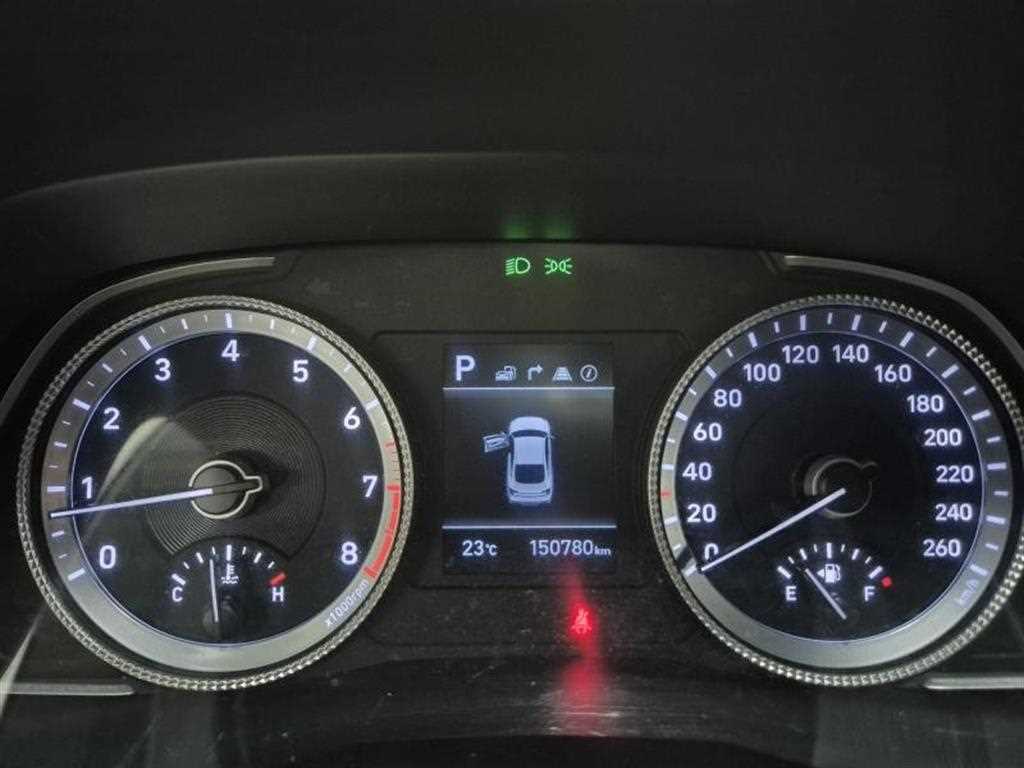 HYUNDAI Sonata - Vista 12