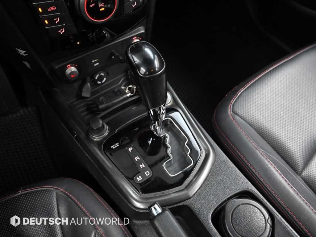 Ssangyong Tivoli - Vista 9