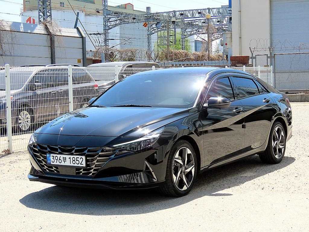 HYUNDAI Avante - Vista 2