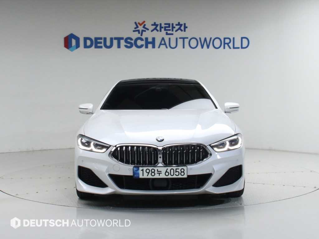 BMW 8 Series - Vista 3