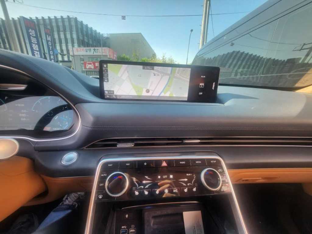 Genesis GV80 - Vista 9