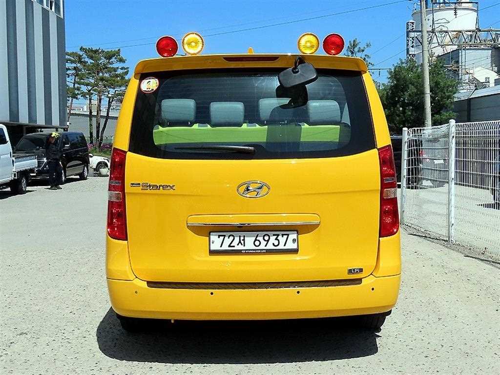 HYUNDAI Starex - Vista 4