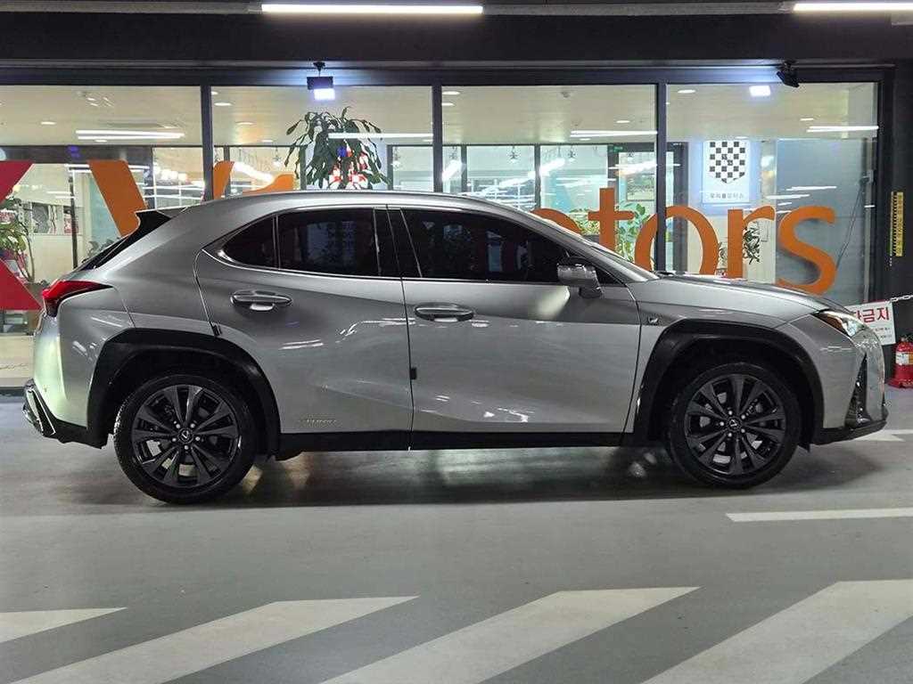 Lexus UX - Vista 3