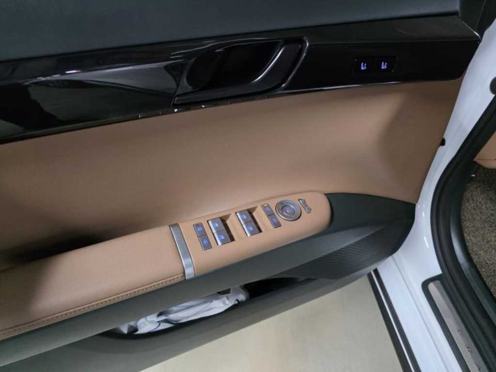 HYUNDAI Grandeur - Vista 11