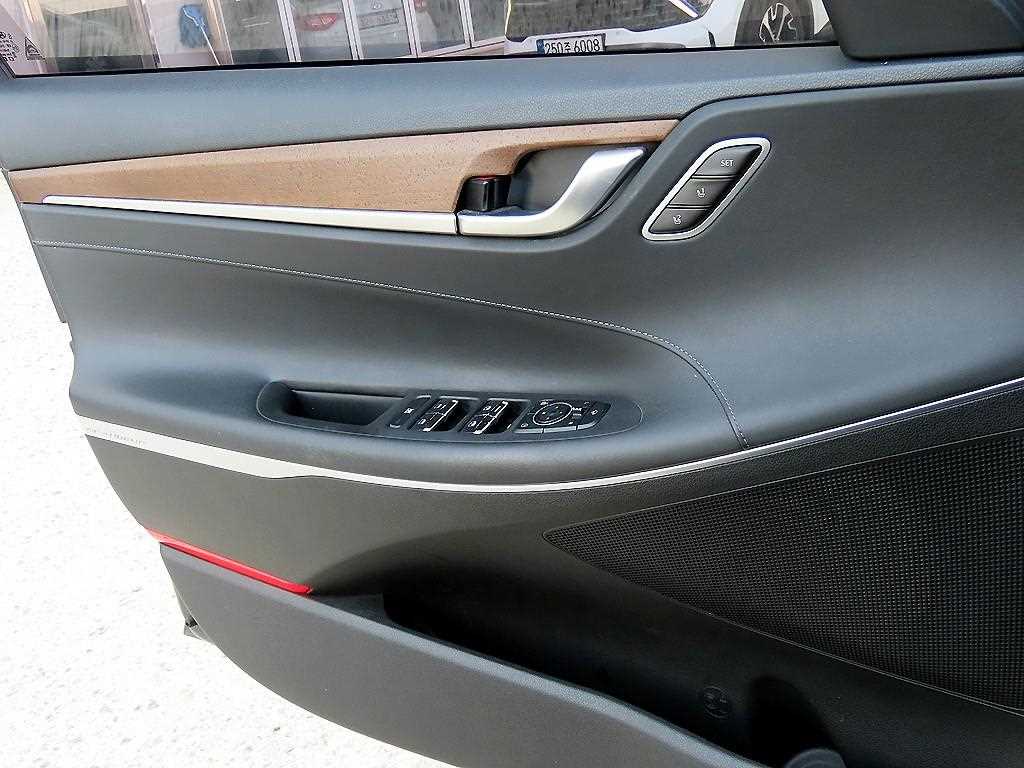 HYUNDAI Grandeur - Vista 12