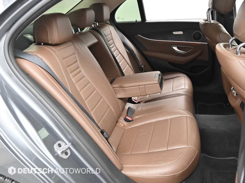 Mercedes Benz E class - Vista 12