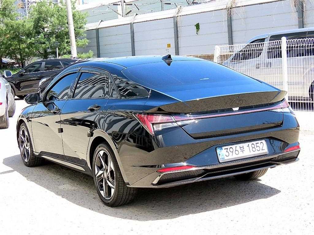 HYUNDAI Avante - Vista 3