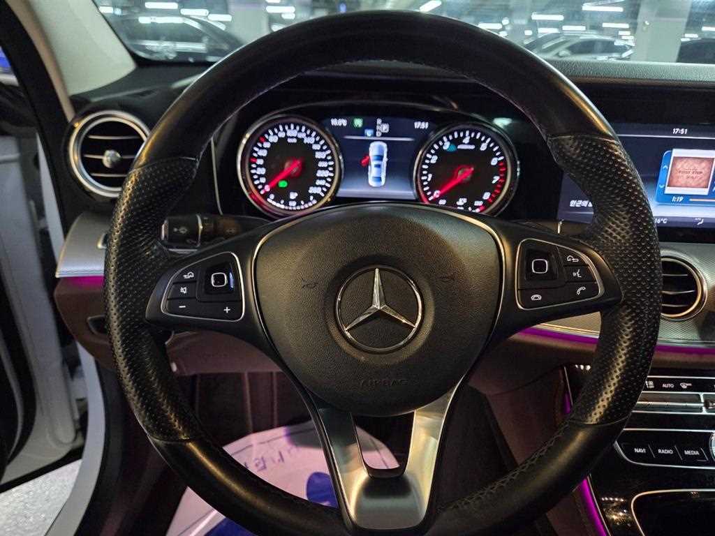 Mercedes Benz E class - Vista 6
