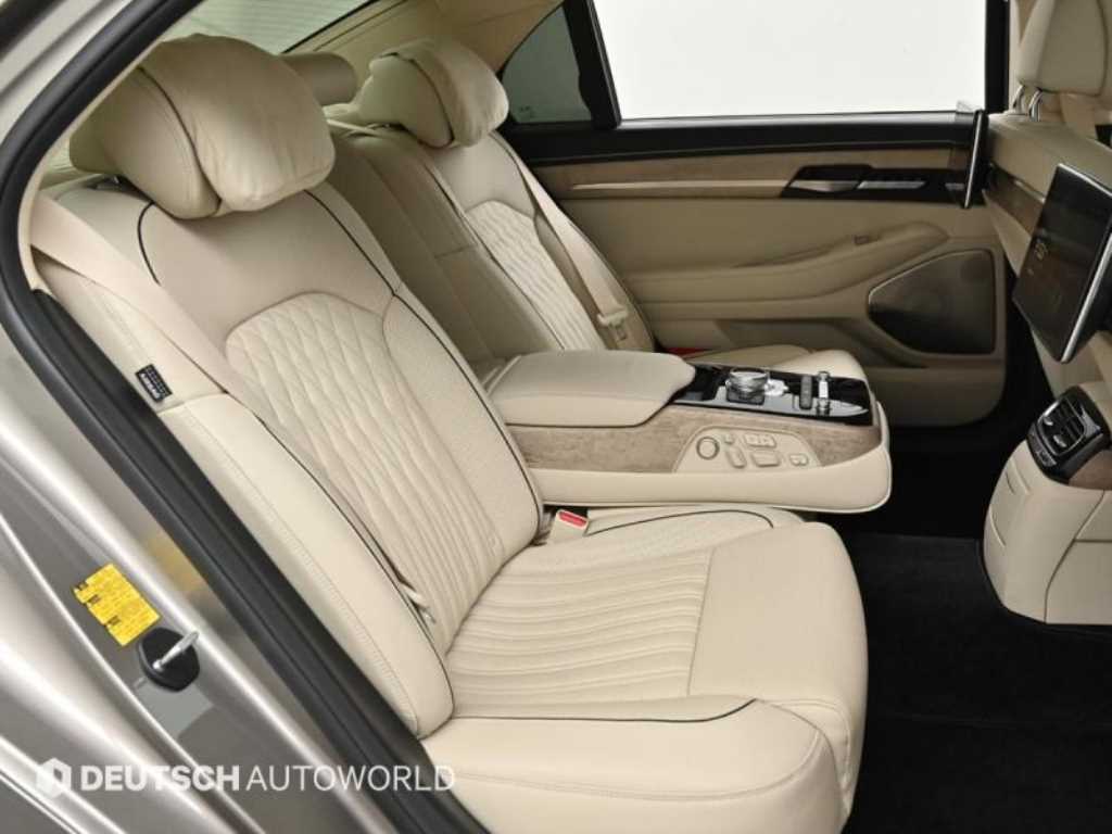 Genesis G90 - Vista 12