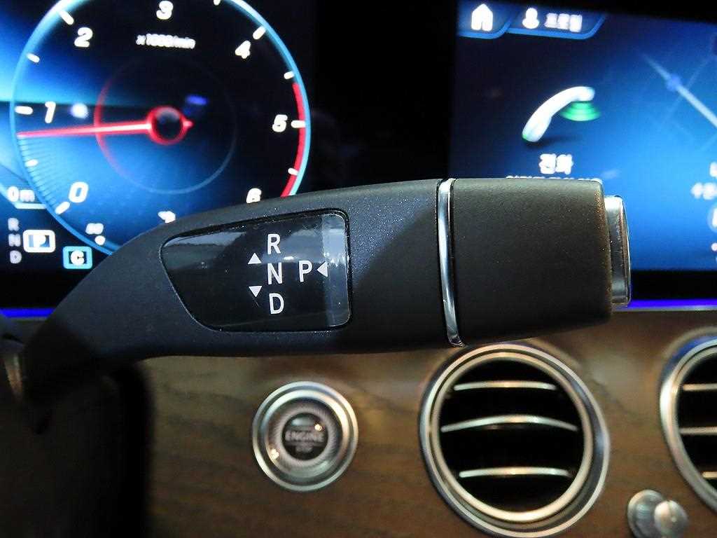 Mercedes Benz E class - Vista 12