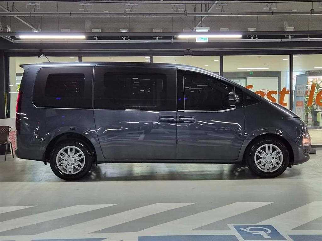 HYUNDAI Staria - Vista 3