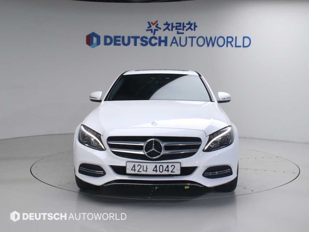 Mercedes Benz C Class - Vista 3