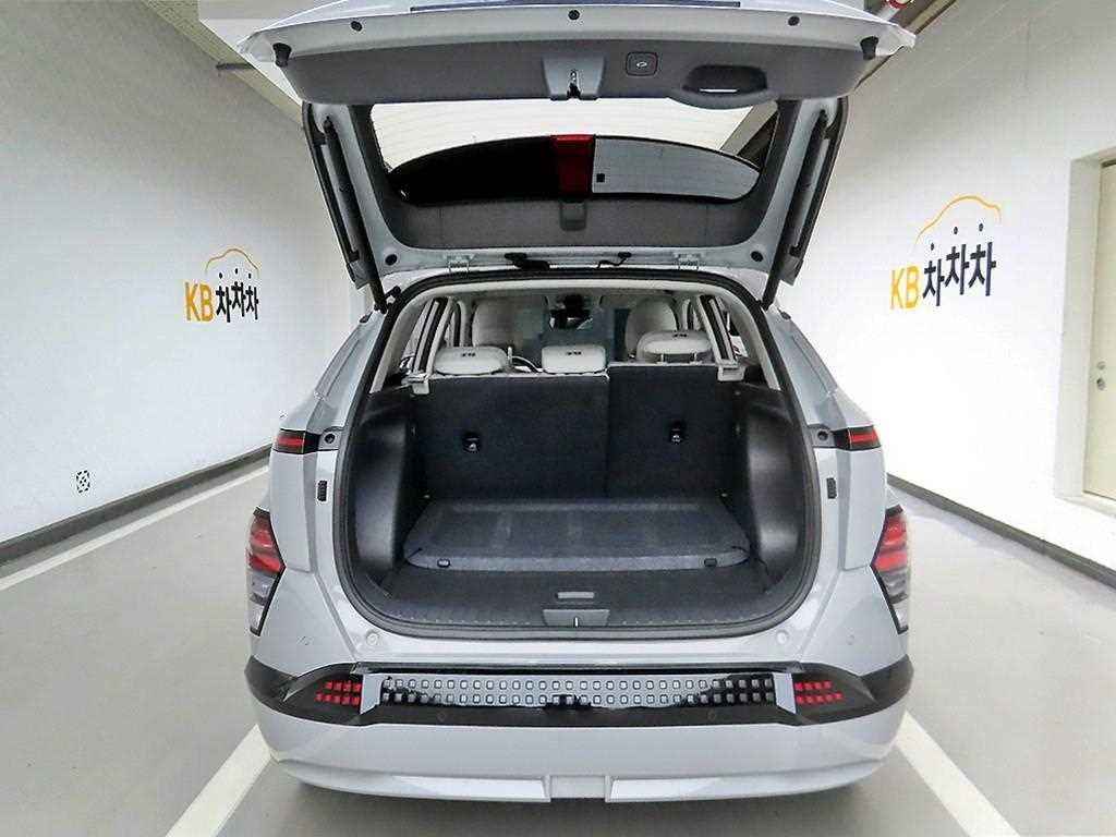 HYUNDAI Kona - Vista 5