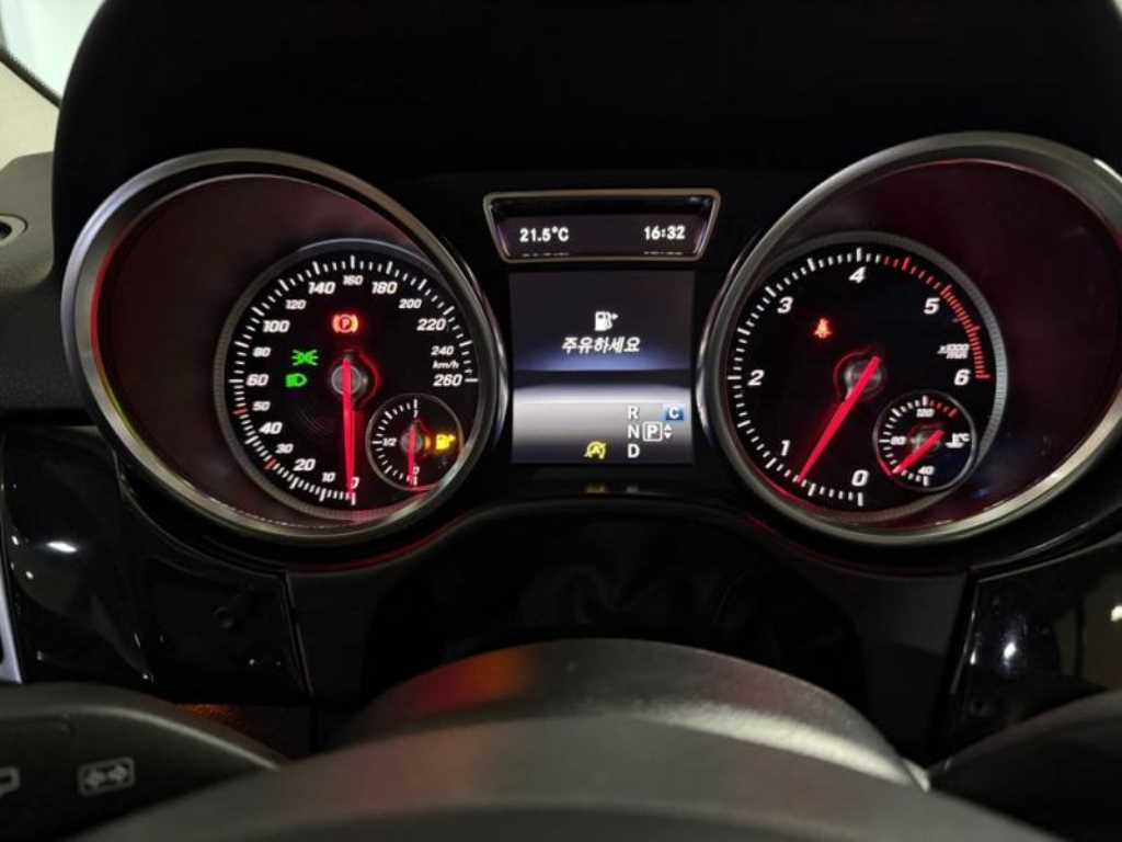 Mercedes Benz GLE Class - Vista 9