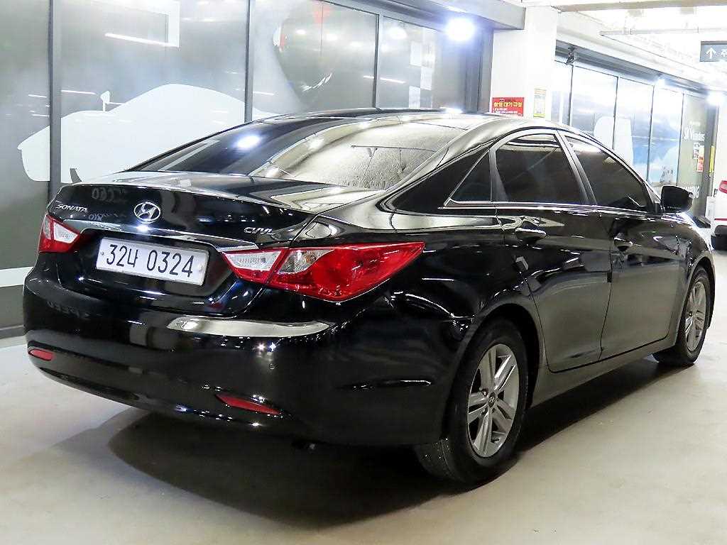 HYUNDAI Sonata - Vista 4