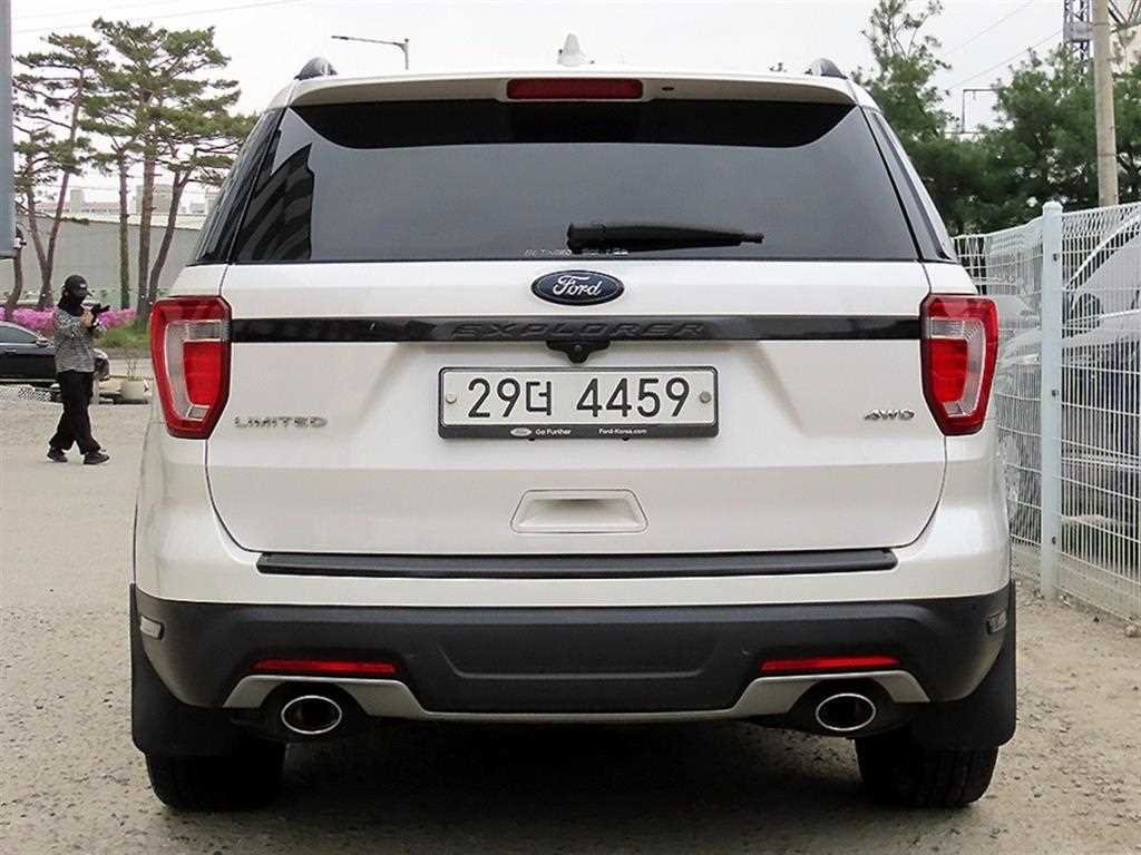 Ford Explorer - Vista 4