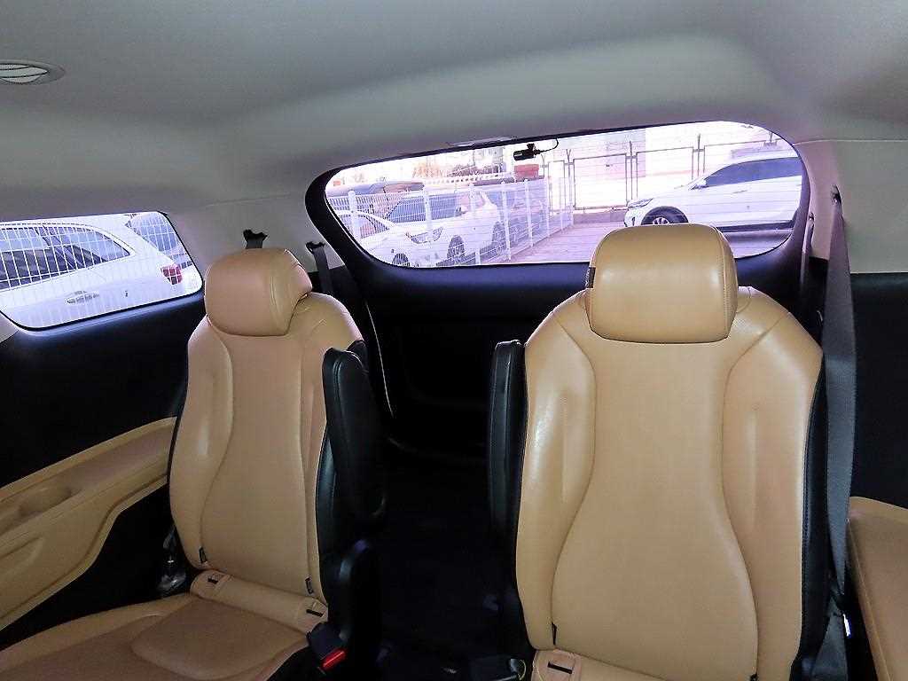 KIA Carnival - Vista 7