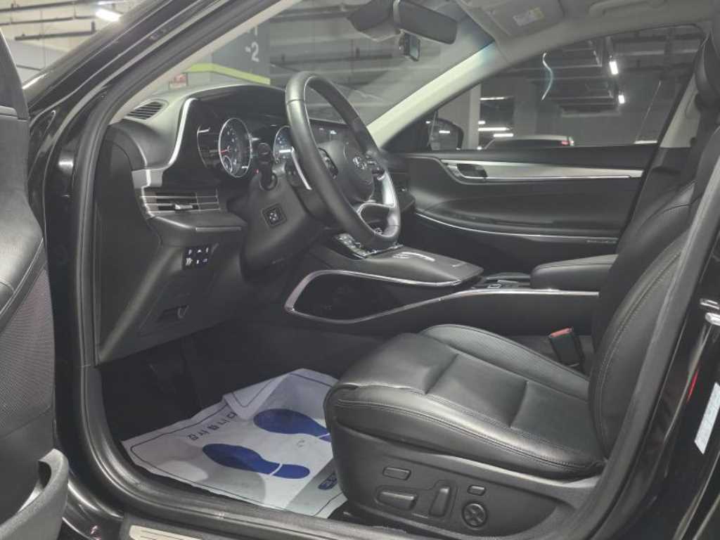 HYUNDAI Grandeur - Vista 5