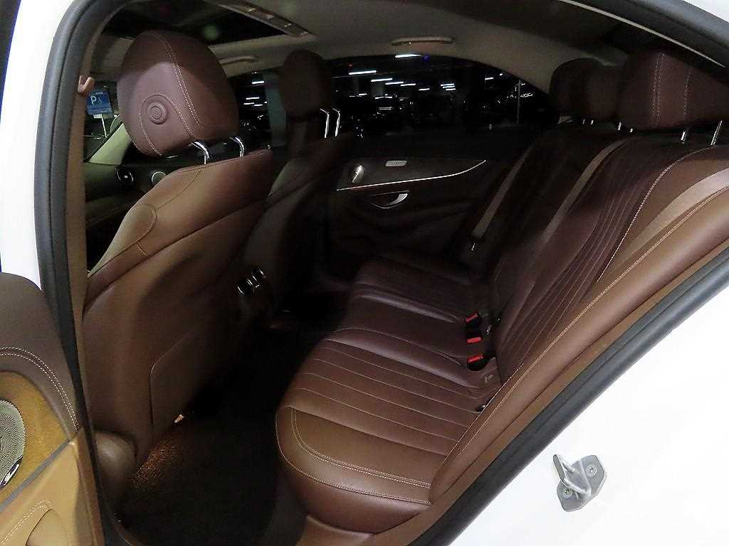 Mercedes Benz E class - Vista 7