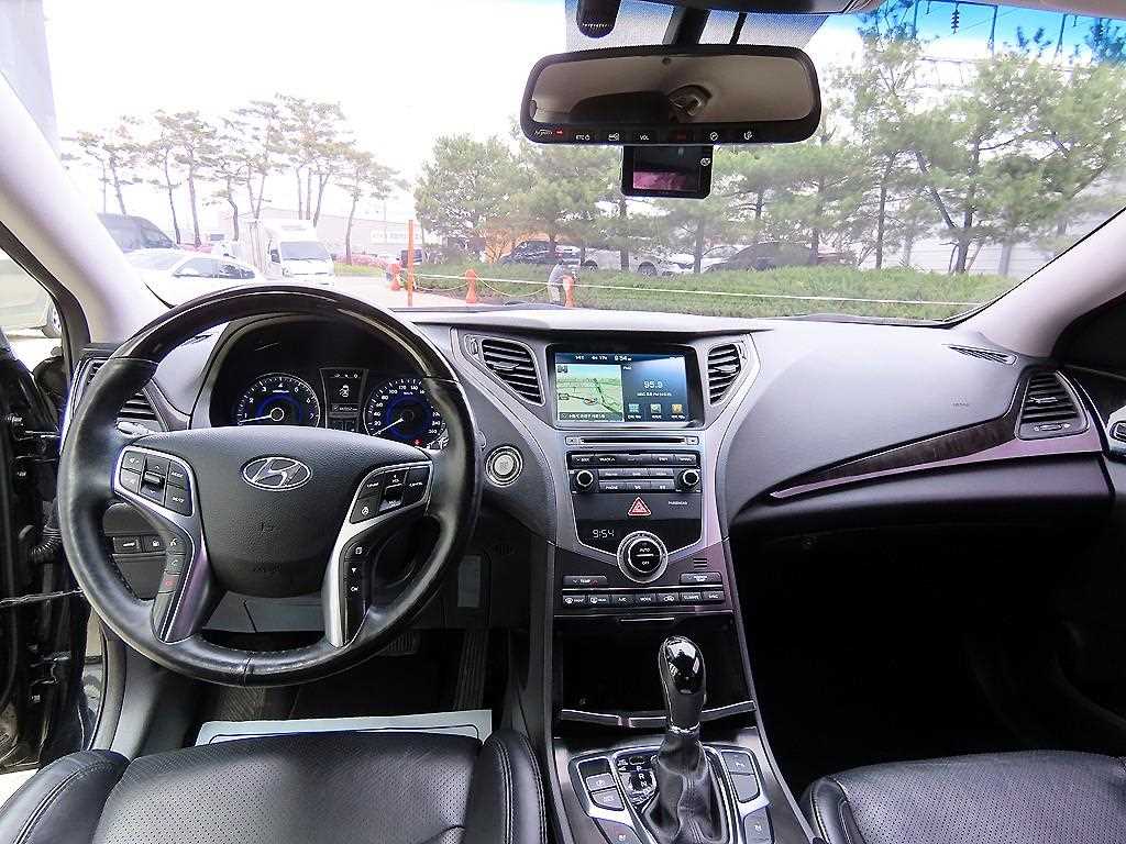 HYUNDAI Grandeur - Vista 7