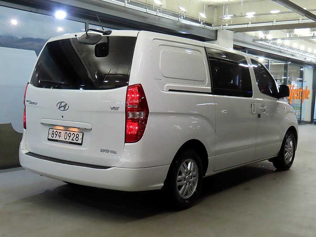HYUNDAI Starex - Vista 4
