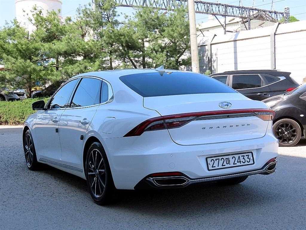 HYUNDAI Grandeur - Vista 3