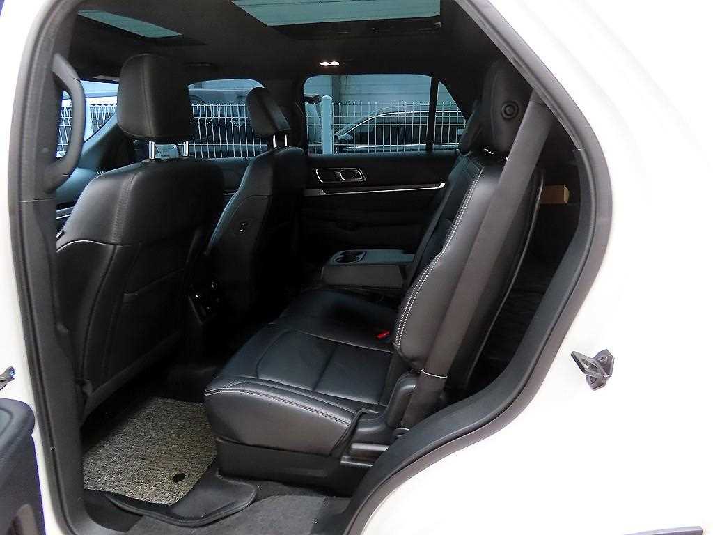 Ford Explorer - Vista 6