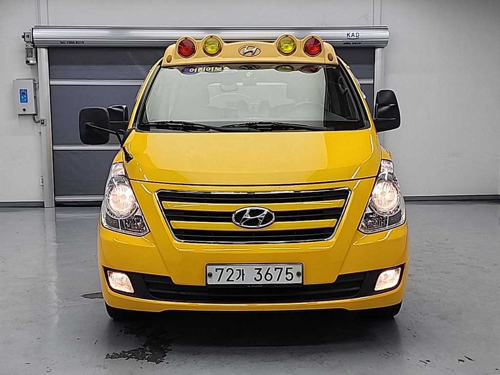 HYUNDAI Starex - Vista 2