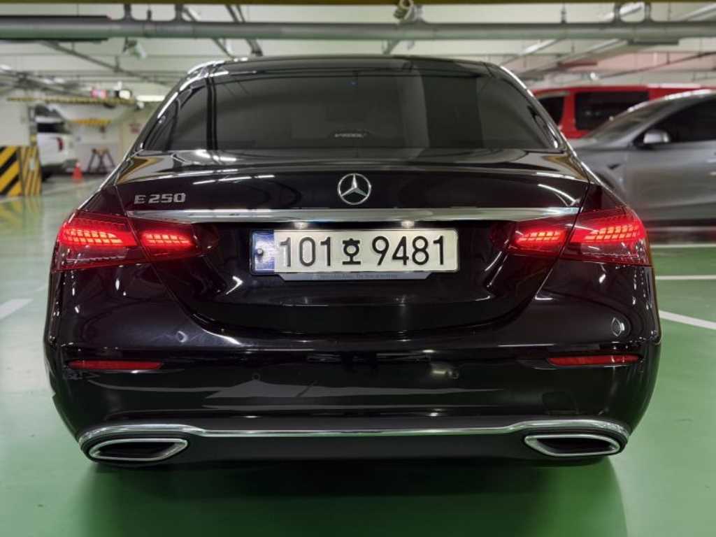 Mercedes Benz E class - Vista 4