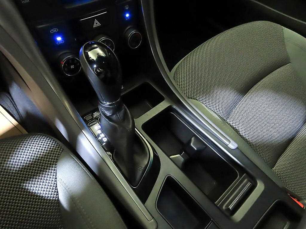 HYUNDAI Sonata - Vista 12