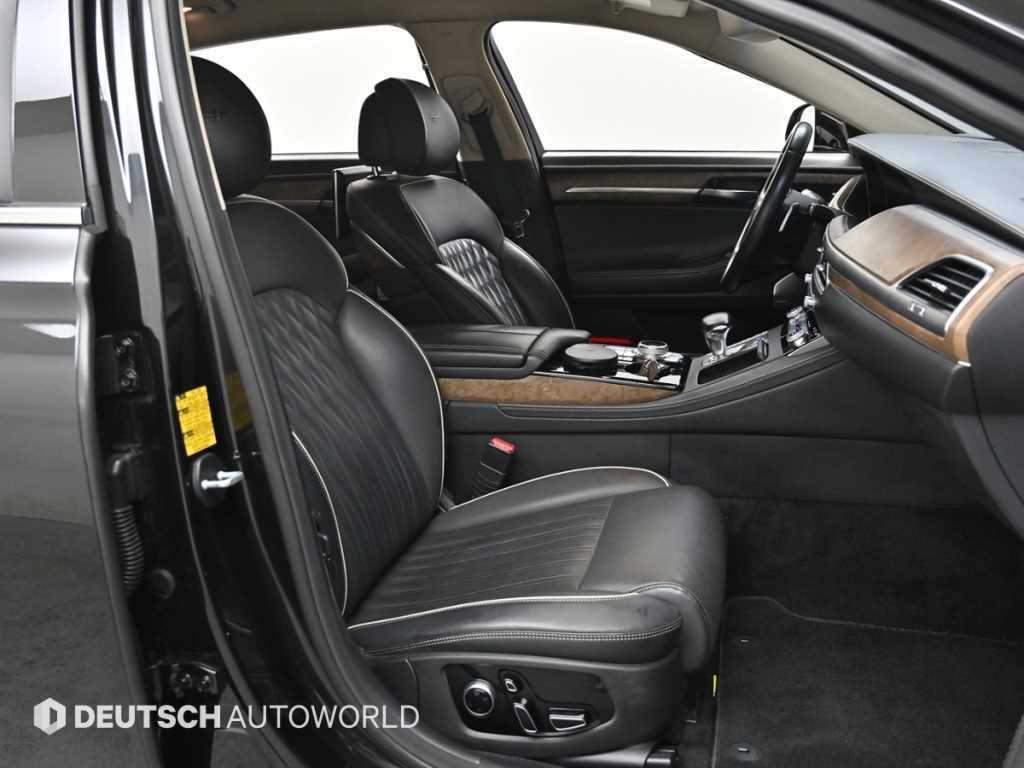 Genesis G90 - Vista 10