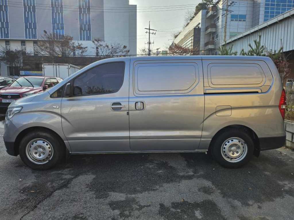 HYUNDAI Starex - Vista 4