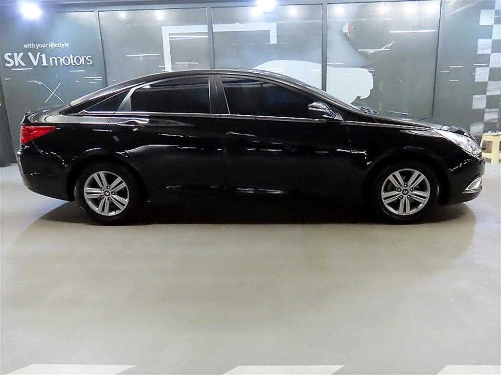 HYUNDAI Sonata - Vista 3